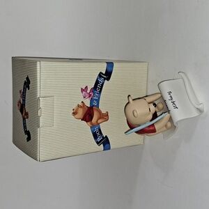 Disney Winnie the Pooh & Friends Figurine Pooh spells friendship YOU NEW in box